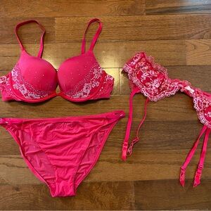 Victoria's Secret Lingerie‎ Set Size 36B, M/L